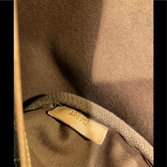 Authentic Louis Vuitton Saumur 30 #5.2 K AR 8912 - Picture 10 of 14